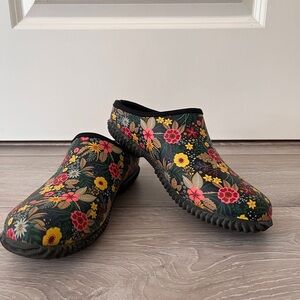 Western Chief Clogs - Floral Print